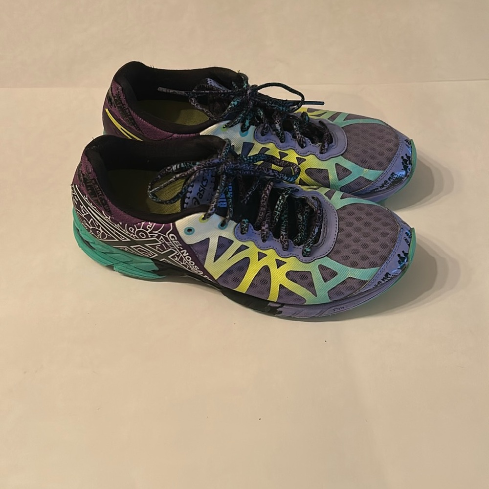 Women’s ASICS Gel Noosa Tri 9 running shoes